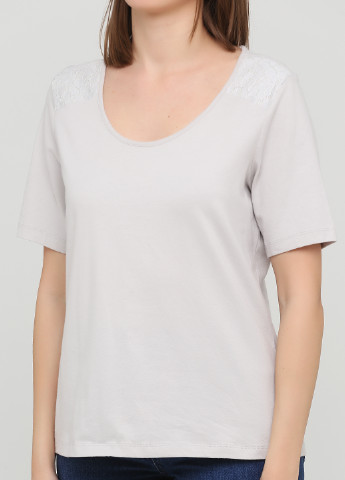 Светло-серая летняя футболка Esmara