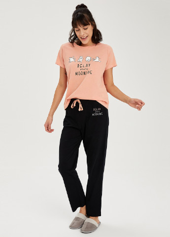 Персиковый демисезонный комплект(футболка, брюки) DeFacto