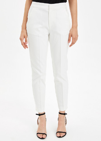 Белые кэжуал демисезонные зауженные брюки DeFacto