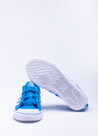 Светло-синие кеды adidas