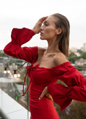 Червона розкішна сукня з відкритими плечима червоного кольору shuna Comfort однотонна