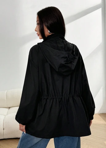 Черная демисезонная куртка SHEIN