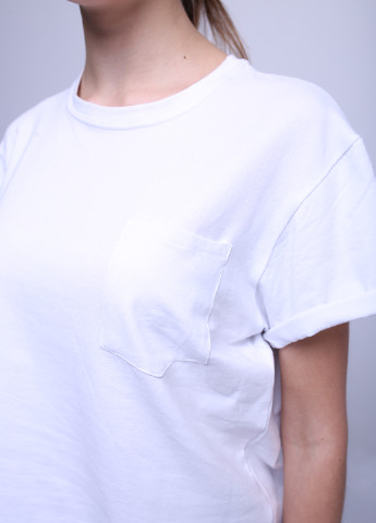 Белая летняя футболка Monro