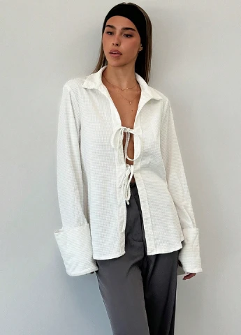 Молочна блуза SHEIN
