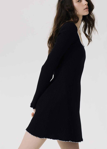 Черное кэжуал платье а-силуэт H&M однотонное