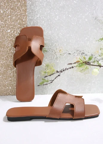 Коричневые шлепанцы SHEIN