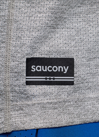 Світло-сіра футболка Saucony STOPWATCH GRAPHIC SHORT SLEEVE