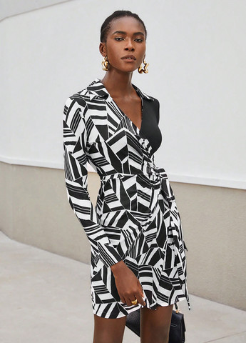 Черно-белое кэжуал платье на запах SHEIN с абстрактным узором