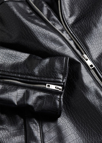 Черная демисезонная куртка H&M