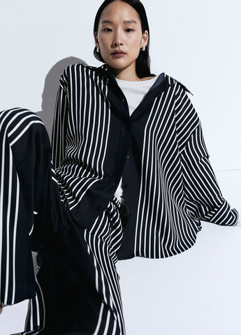 Черно-белая кэжуал рубашка в полоску H&M