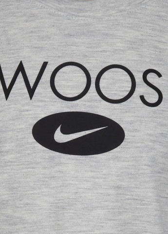 Серая летняя футболка Nike