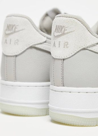 Серые демисезонные кроссовки Nike