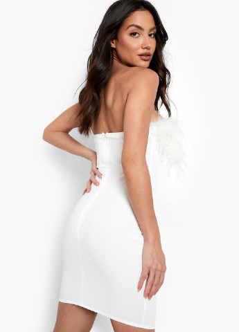 Белое коктейльное платье футляр, бандо Boohoo однотонное