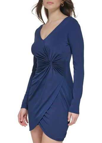 Синя кежуал сукня на запах Guess однотонна