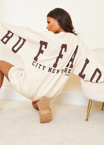 Молочна кежуал cукня сукня-світшот PrettyLittleThing з написами