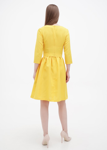 Желтое кэжуал платье клеш Maurini однотонное