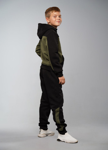 Оливковий (хакі) зимовий спортивний костюм з написами Sinthia (194959066)