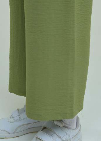 Оливковый летний костюм брючный (топ+брюки) для девочки оливковый брючный Yumster