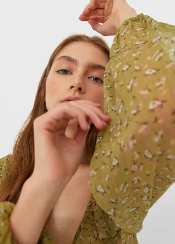 Оливковая блуза на запах Stradivarius
