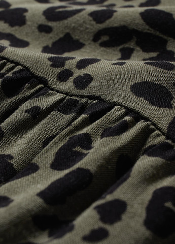 Оливковое (хаки) кэжуал платье клеш, рубашка C&A с животным (анималистичным) принтом