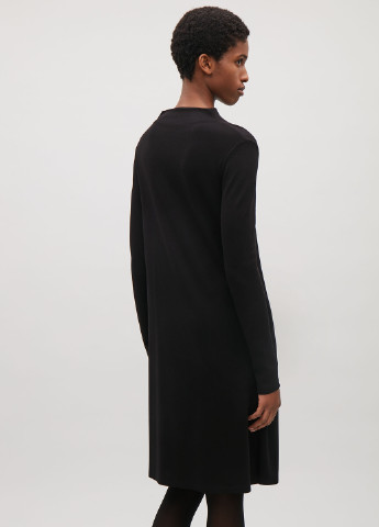 Черное кэжуал платье Cos однотонное
