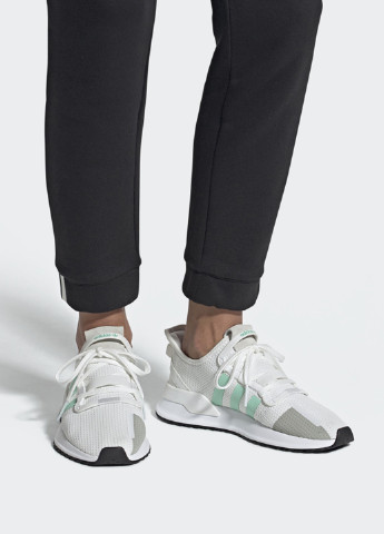 Белые всесезонные кроссовки adidas U_Path Run