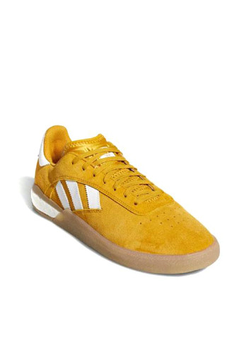 Желтые всесезонные кроссовки adidas