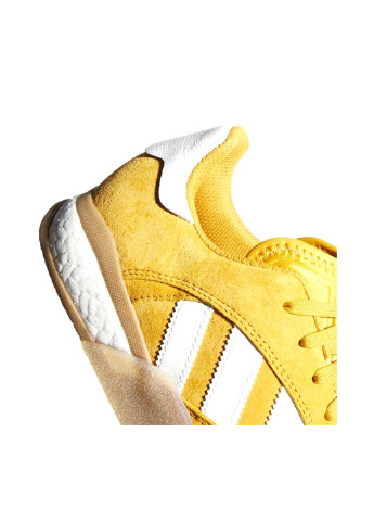 Желтые всесезонные кроссовки adidas