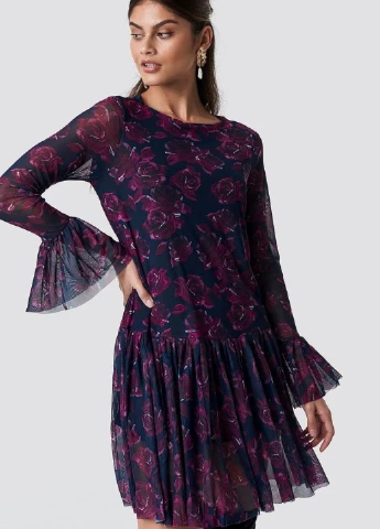 Темно-синя кежуал сукня NA-KD троянди