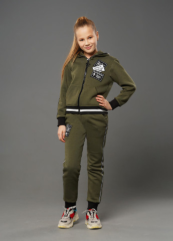 Оливковий (хакі) зимовий спортивний костюм з написами Sinthia (192445457)