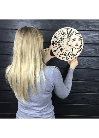 Дизайнерський настінний годинник з дерева в салон краси 7Arts (253566388)