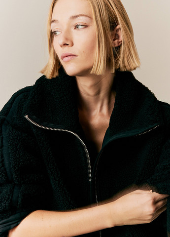 Черная демисезонная куртка H&M