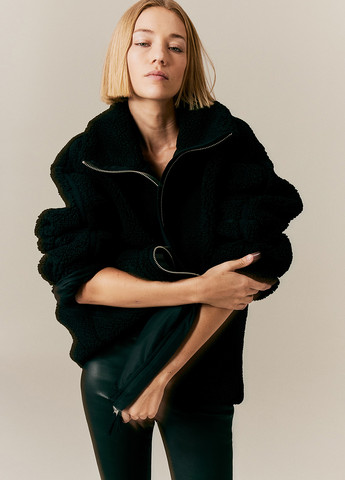 Черная демисезонная куртка H&M