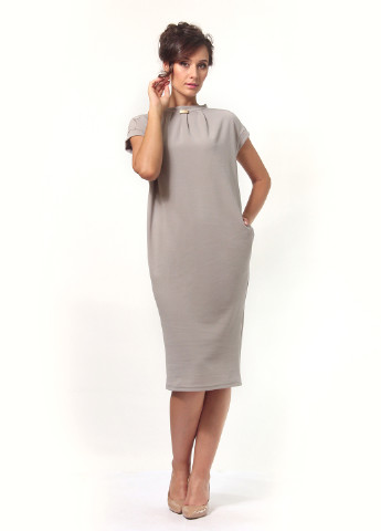 Светло-серое кэжуал платье футляр Alika Kruss однотонное