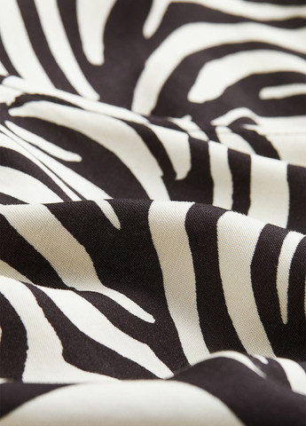 Чорно-білий кежуал сукня на запах, а-силует H&M з абстрактним візерунком