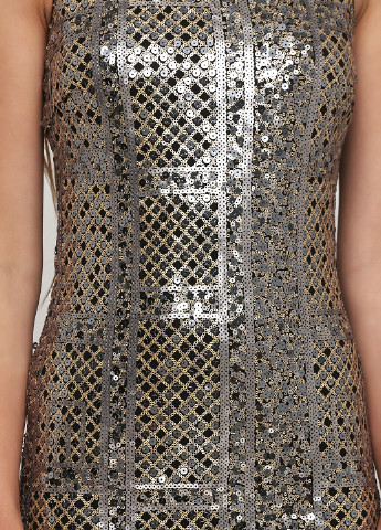 Серебряное коктейльное платье футляр Romeo & Juliet с абстрактным узором