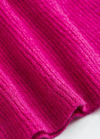 Фуксиновое (цвета Фуксия) кэжуал платье силуэтная, платье-свитер, с открытыми плечами H&M однотонное