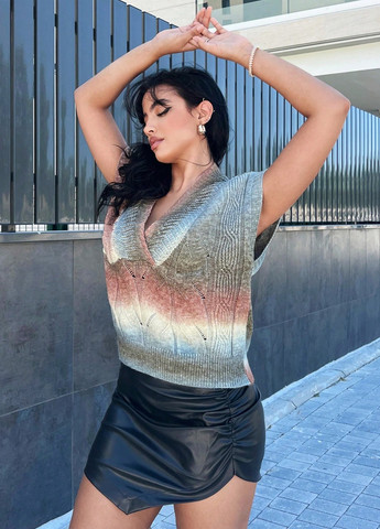 Комбинированная блуза на запах SHEIN