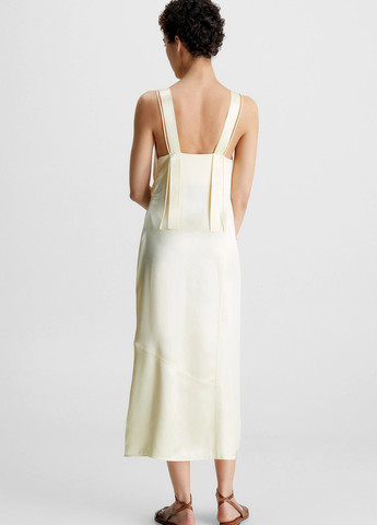 Бежевое вечернее, кэжуал платье платье-комбинация Calvin Klein однотонное