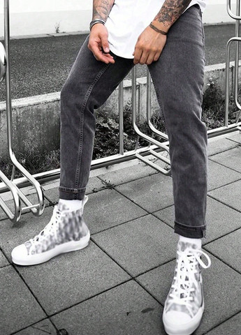 Темно-серые демисезонные зауженные джинсы SHEIN