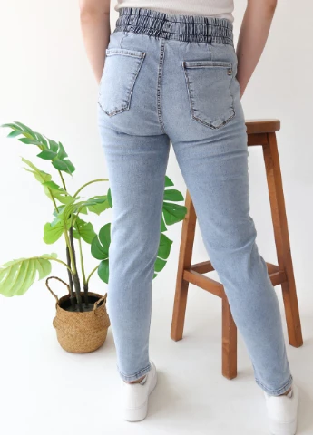Джинсы женские Conic fit голубые с резинкой на талии MOM (Conic fit) Angelina Mara - (253617123)