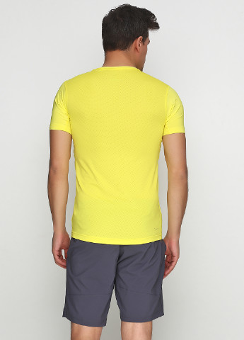 Желтая футболка с коротким рукавом adidas