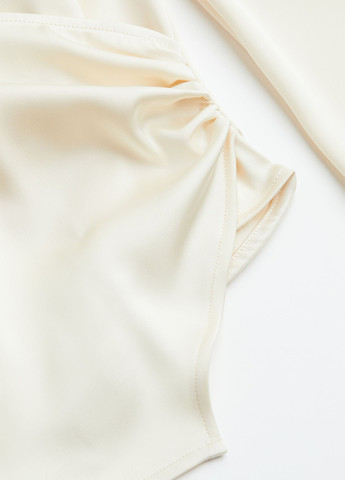 Молочная демисезонная блуза на запах H&M