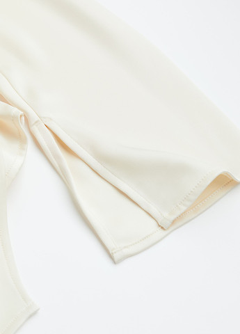 Молочна демісезонна блуза на запах H&M