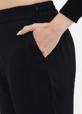 Черные кэжуал летние укороченные, зауженные брюки Fiorella Rubino