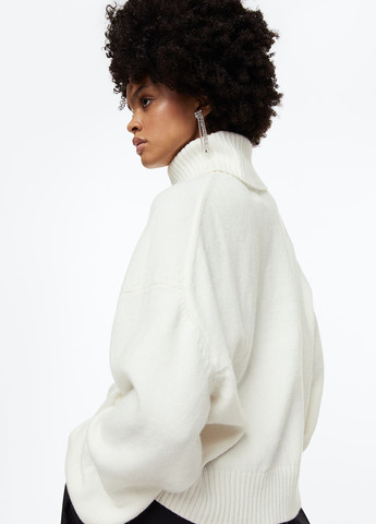 Белый зимний светр зимовий вільного крою H&M