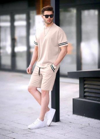 Бежевий літній костюм (футболка, шорти) з шортами Fashion