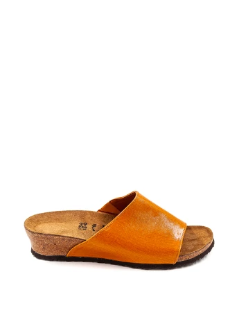 Светло-коричневые шлепанцы Birkenstock лаковые