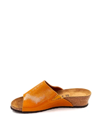 Светло-коричневые шлепанцы Birkenstock лаковые