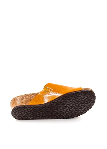 Светло-коричневые шлепанцы Birkenstock лаковые